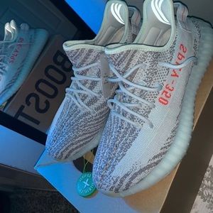 Yeezy boost 350 v2